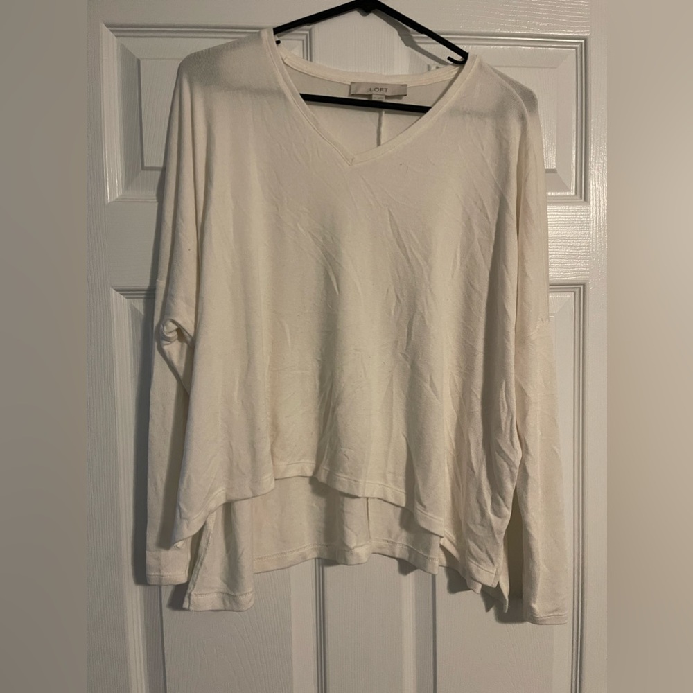 Women’s LOFT white v-neck sweater, size medium.